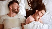 Snoring: तुमच्या घोरण्याचा जोडीदाराला त्रास होतो? 'या' टिप्स करा फॉलो