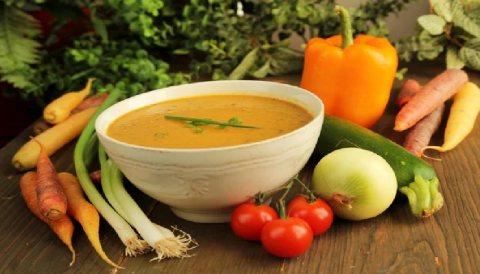 Weight Loss: सर्दीच्या दिवसांत हे 3 सूप करतील वजन कमी
