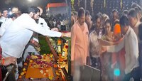 मुख्यमंत्री एकनाथ शिंदेंकडून स्मृतिस्थळाची वंदन, ठाकरे गटाकडून गोमूत्राने शुद्धीकरण