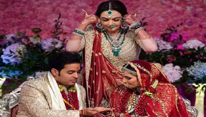 Ambani Family : मुलंच नाही, अंबानी कुटुंबाच्या सूनाही आहेत उच्चशिक्षित; एकीची पदवी वाचून हैराण व्हाल! 