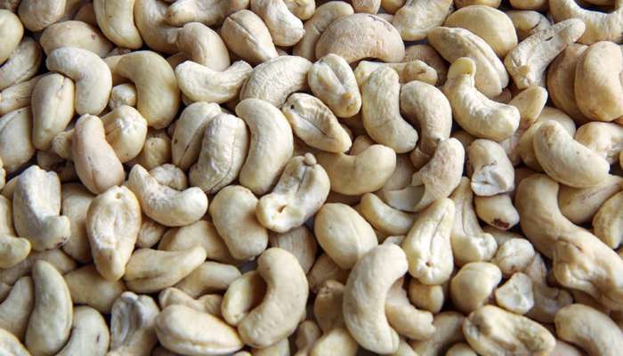 Cashew Benefits: हिवाळ्यात काजू खालं तर Weight Loss पासून ते मधूमेहा पर्यंत होतील &#039;हे&#039; 4 फायदे