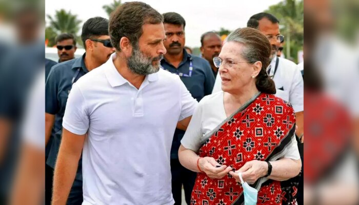 Rahul Gandhi: &quot;अगं आई मी कसा दिसतो?&quot;, जेव्हा राहुल गांधी सोनिया गांधींना प्रश्न विचारतात; पाहा Video