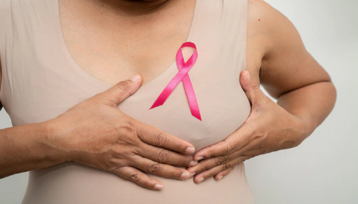 Breast Cancer : 'ही' लक्षणं दिसल्यास लगेच करून घ्या ब्रेस्ट कॅन्सरची तपासणी