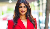 Priyanka Chopra ने लेकीचा चेहरा दाखवलाच? सर्वत्र फोटोची चर्चा
