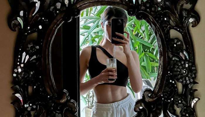 Shanaya Kapoor Topless : संजय कपूरची लेक शनायाचं टॉपलेस फोटोशूट, Photo Viral