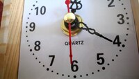 Quartz clock : घडाळ्यामध्ये Quartz हा शब्द का लिहिलेला असतो? जाणून घ्या रंजक कहाणी!