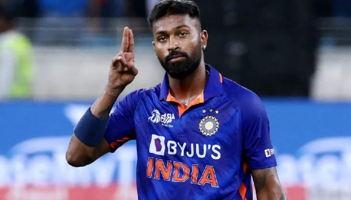 IND vs NZ : Hardik Pandya चं मोठं मन पाहिलंत का? बस ड्रायव्हर दिलं खास गिफ्ट