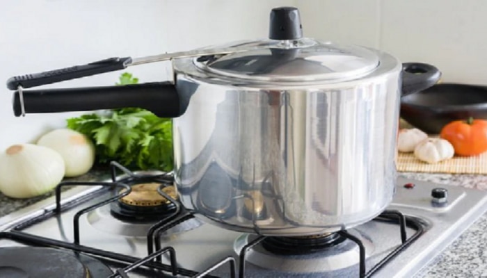 Pressure Cooker Tips : महिलांची अर्धी कामं सोपी करणाऱ्या प्रेशर कुकरचा शोध कोणी, कधी लावला माहितीये?