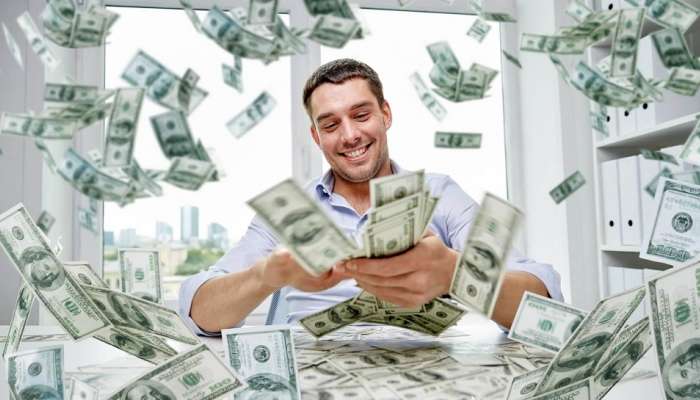  Millionaires Running Away : तब्बल 8 हजार कोट्याधीशांनी सोडला देश,'हे' आहे धक्कादायक कारण