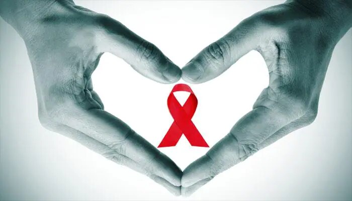 World AIDS Day 2022 : तीन टप्प्यांमध्ये पसरणाऱ्या या विषाणूचा संसर्ग कसा ओळखावा? दर दिवशी 115 जणांचा एड्सनं मृत्यू; 