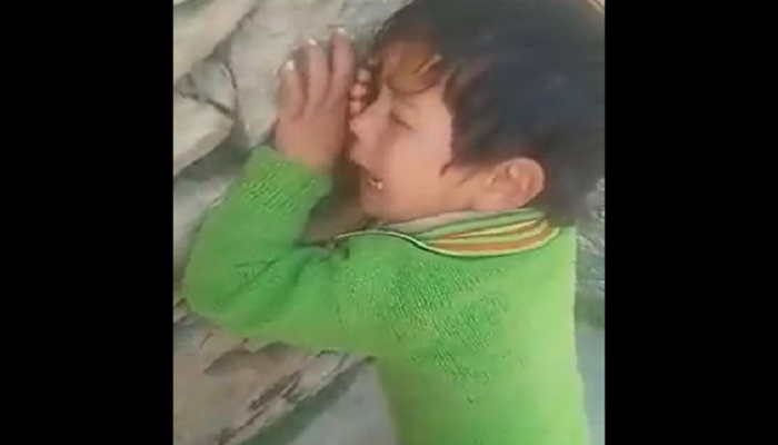 Video Viral | 'मुझे BJP मे जाना हैं'; अख्खा गाव गोळा होईल इतका ओक्साबोक्शी रडला चिमुकला