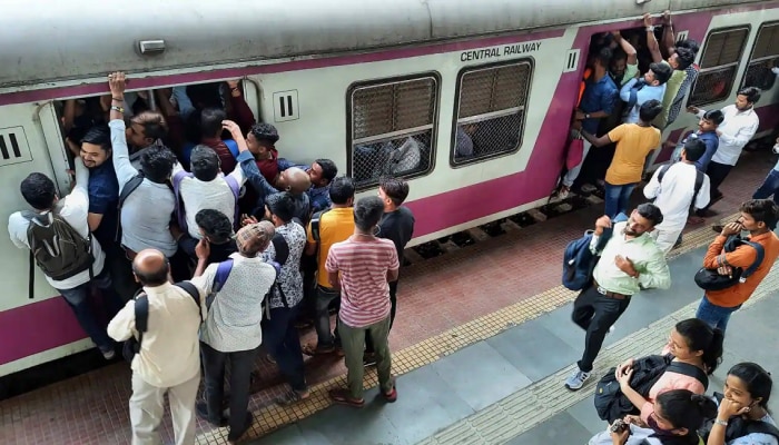 Mumbai Railway News : आज लोकलने प्रवास करणार असाल तर ही बातमी वाचा!