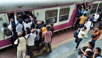 Mumbai Railway News : मुंबई लोकलनं प्रवास करणाऱ्यांसाठी लक्ष देण्याजोगी बातमी 