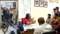 पुण्यातील आबासाहेब गरवारे महाविद्यालयात मोठा गोंधळ, ABVPचं लोटांगण आंदोलन