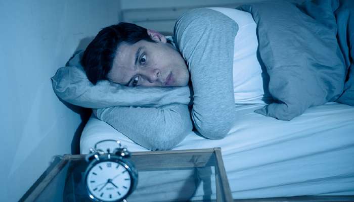 Sleep Problem: खूप थकूनही रात्री झोपताना त्रास होतोय तर हा उपाय तुम्ही करायलाच हवा 