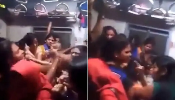 Video : एक नाही, दोन नाही, चार महिलांची लोकलमध्ये WWE, बस्स हेच कारण पूरेसं होतं...