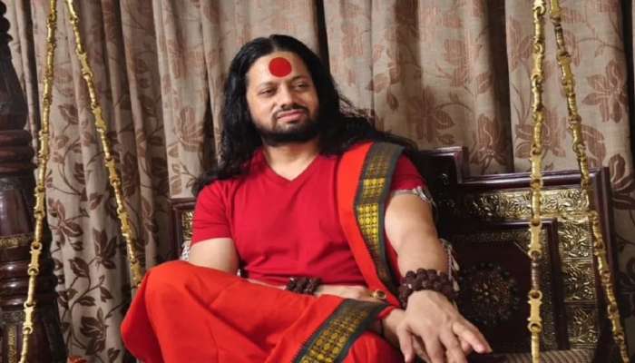Kalicharan Maharaj : 'हिंदुविरोधी चित्रपट बनवणाऱ्यांना भिकारी बनवा', कालिचरण महाराजांचे आवाहन 