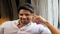 यंदा कर्तव्य आहे....नवीन वर्षात  Sidharth Malhotra ची लगीन घाई
