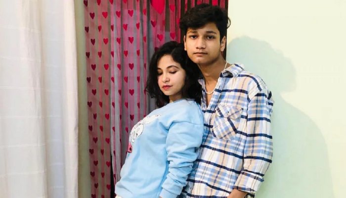 Santoor Mom ने मुलासोबत बनवला  Romantic Video आणि मग...