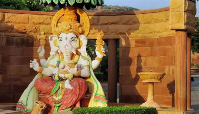 Astro Tips : बुधवारी करा गणपती बाप्पाची आराधना, 'या' उपायांनी सुटेल आर्थिक कोंडी
