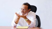 'अरं मूर्खंय का?', टॉयलेटबाहेर फळं धुणाऱ्या ज्युसवाल्यावर संतापले अजित पवार 