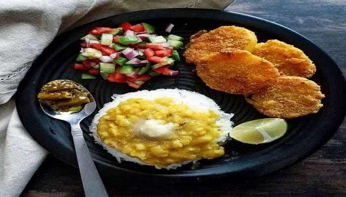 Cooking Tips: वरण-भातासोबत खा बटाटयाच्या कुरकुरीत चकत्या...5 मिनिटात होतील तयार