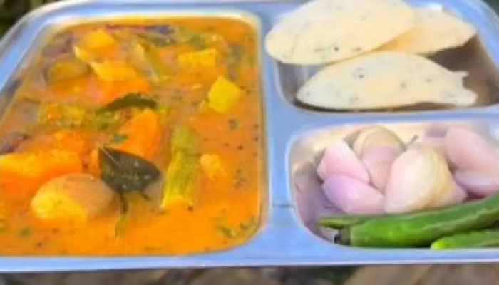 असा इडली सांबार तुम्ही नक्कीच खाल्ला नसेल, Video पाहून नेटकऱ्यांना लागली भूक