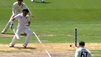 AUS vs SA: नशिब असावं तर असं! गोळीच्या स्पीडने आलेला बॉल खेळायला गेला अन्...