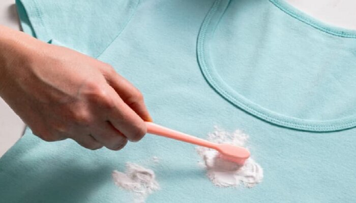 cleaning hacks : कपड्यांवर पडलेले हळदीचे डाग काढणं आता शक्य...&#039;या&#039; टिप्स वापरून तर पाहा