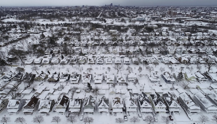 America Snow Storm Photos : घरं, कारमध्ये गोठले मृतदेह; विचार करूनही मन सुन्न होणारी अमेरिकेतील दृश्य