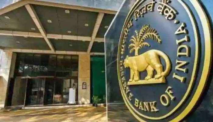 बँक खात्यात किती नाणी जमा करू शकता? जाणून घ्या काय सांगतो RBI चा नियम