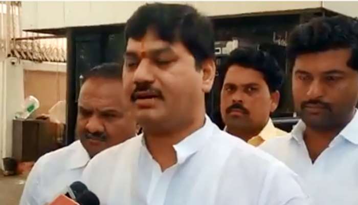 Dhananjay Munde Car Accident : धनंजय मुंडे यांच्या कारला अपघात, मुंबईला हलविणार