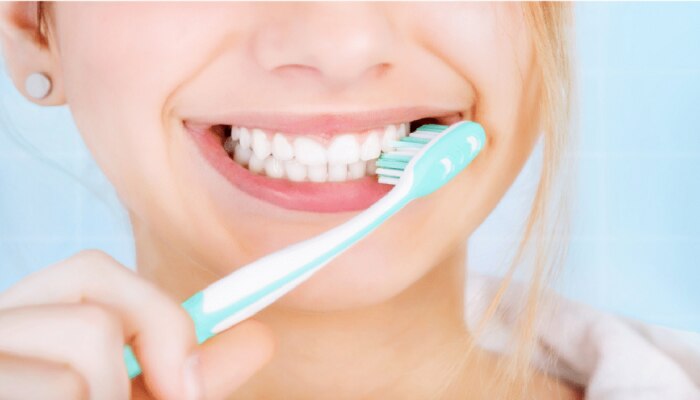 Dental Health: तुम्ही चुकीचा टूथब्रश वापरताय? दातांसाठी असा निवडा परफेक्ट ब्रश  