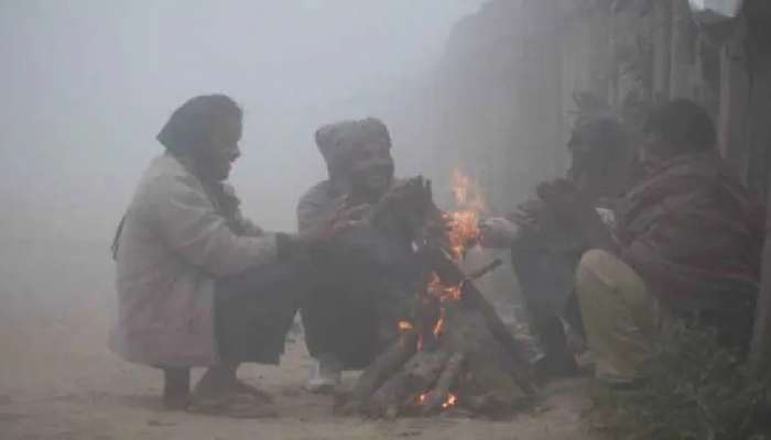 Weather Forecast Updates : राजधानी कडाक्याच्या थंडीने गारठली,  रेल्वे आणि हवाई वाहतुकीवर मोठा परिणाम