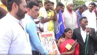 जात प्रमाणपत्र नाकारल्याने शेकडो आदिवासींनी हिंदू देवतांना तहसिलदारांकडे केले सुपूर्