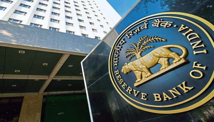 RBI : तुमचे खाते &#039;या&#039; बँकेत आहे का? RBI ने जारी केली असुरक्षित बँकाची यादी 