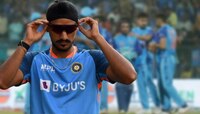 Ind vs Lanka : श्रीलंकेविरुद्धच्या पराभवानंतर अर्शदीप सिंहवर भडकले प्रेक्षक