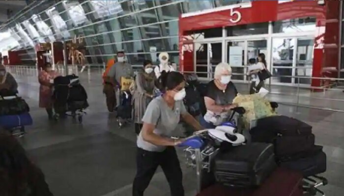 Corona Update : चिंता वाढली! मुंबई विमानतळावर 9 प्रवासी कोरोनाबाधित, नव्या व्हेरिएंटचे 2 रुग्ण