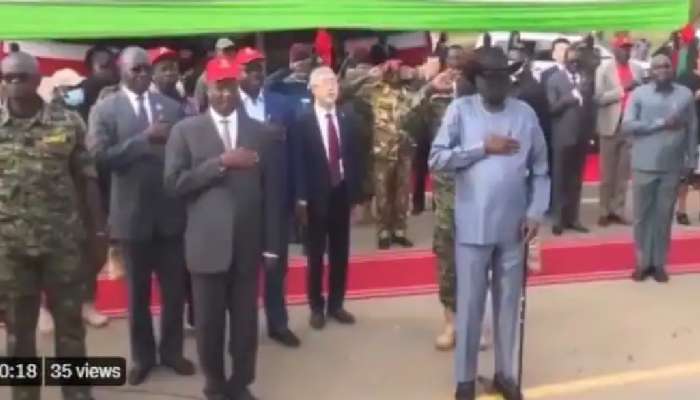 राष्ट्रगीत सुरु असतानाच सर्वासमोर राष्ट्राध्यक्षांनी केली लघुशंका; Video Viral होताच पत्रकारांना अटक