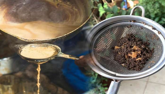 Tea Powder Hack :  वापरलेली चहा पावडर फेकण्याआधी 100 वेळा विचार करा, तुमची 5 कामं सोपी करेल