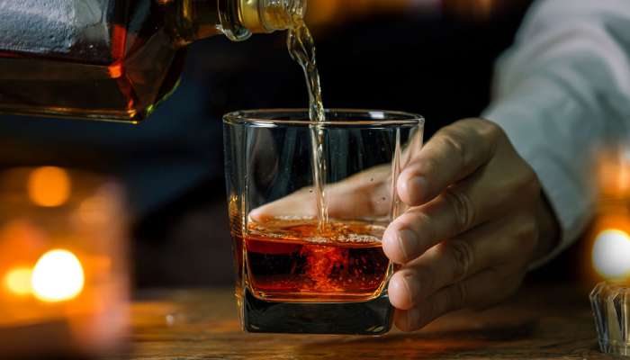 Alcohol Drinking Habits : &#039;थोडी दारु घेतली तर काय नाय होत&#039; असं म्हणणाऱ्यांना WHO चा मोठा इशारा