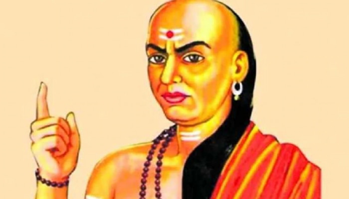 Chanakya Niti : पत्नीला कधीच नका सांगू &#039;या&#039; गोष्टी; समस्त &#039;नवरे&#039;बुवांनी लक्षपूर्वक पाहा