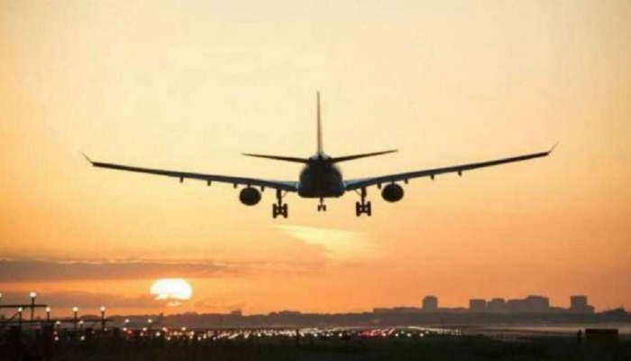 Breaking News : दिल्लीहून पुण्याला जाणाऱ्या विमानात बॉम्ब असल्याची सूचना; एअरपोर्ट एकच खळबळ 