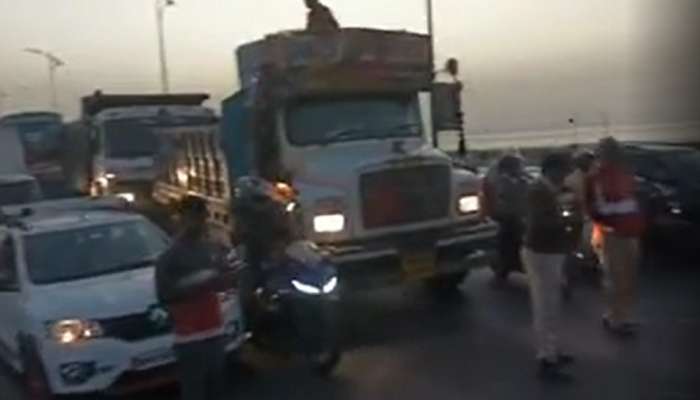 Vashi Bridge Truck Accident : वाशी पुलावरील वाहतूक बंद, 3 किमी वाहनांच्या रांगा