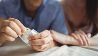 Condoms : कंडोमचा वापर करावा लागू नये यासाठी पुरुष देतात 'हे' बहाणे