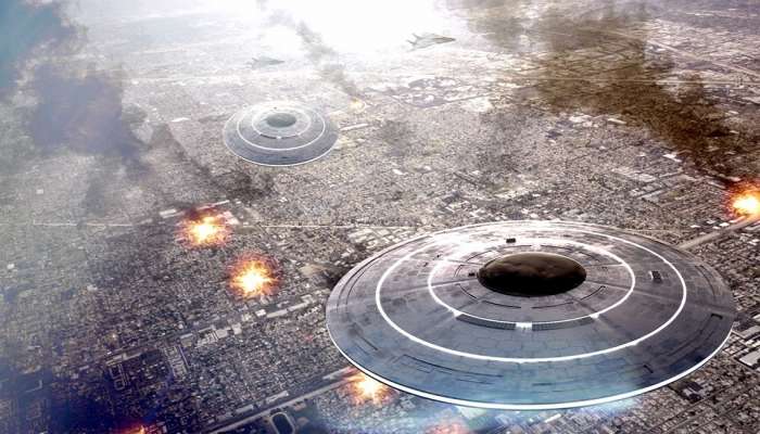 Aliens :  2023 मध्ये एलियन्स आणि पृथ्वीवरील लोकांमध्ये युद्ध होणार; टाईम ट्रॅव्हलरने तारीखही सांगितली