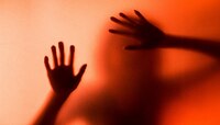 प्रसिद्ध अभिनेत्रीवर झाला लैंगिक अत्याचार; स्वत:चं केला गौप्यस्फोट...