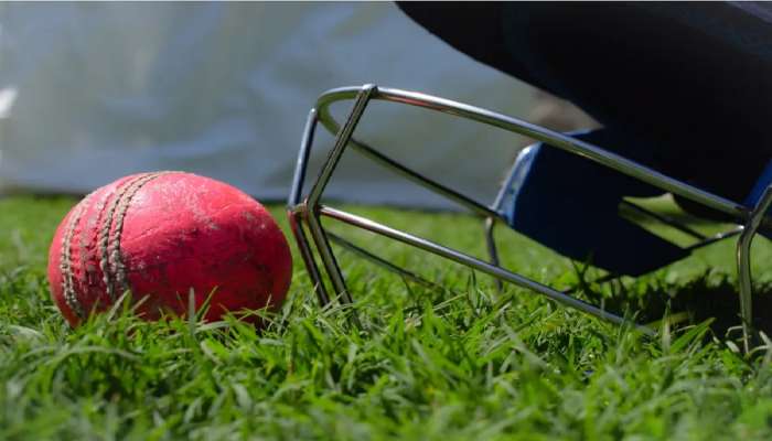 Cricketer Death Video : क्रिकेट सामना सुरु असताना आयुष्याची मॅच हरला! बॉलिंग करताना तरुणाचा मृत्यू