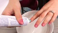 Nilpaint remover hacks: रिमूव्हरशिवाय नेलपेंट काढण्याच्या हटके ट्रिक्स एकदा वापराचं.
