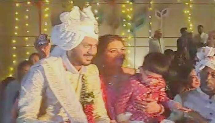 Axar Patel Wedding: अक्षर पटेल-मेहा अडकले लग्नबंधनात, धुमधडाक्यात निघाली वरात... पाहा Video